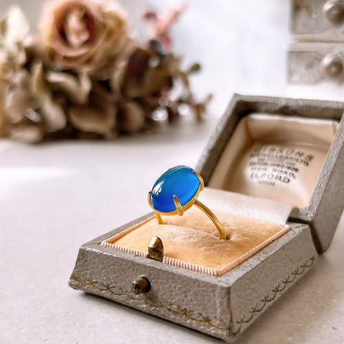 深みブルーが指先を彩る・:*ブルーカルセドニーの艶オーバルリング