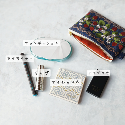いちご柄 刺繍リボンのデニムフラットポーチ＊15cm ポーチ とらちゃん