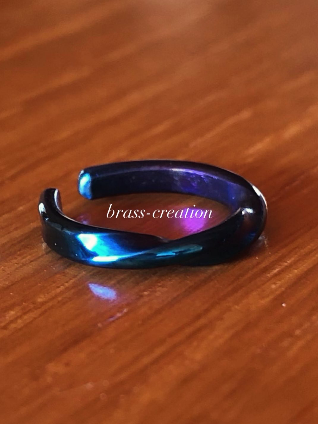 titanium ear cuff “look back” ブルーとパープルの小さなイヤーカフ