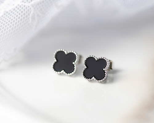 クローバー【10mm】ピアス / イヤリング シルバー×ブラック オニキス風