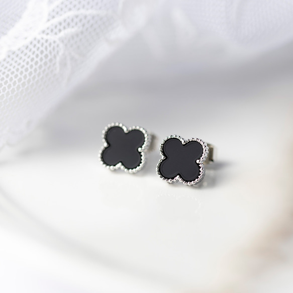 クローバー【10mm】ピアス / イヤリング シルバー×ブラック オニキス風