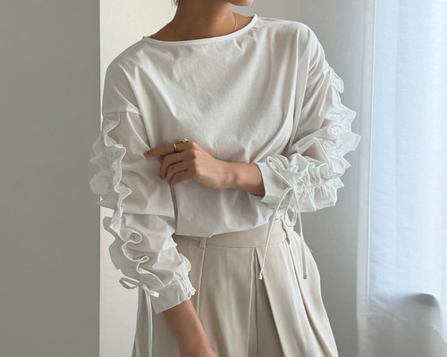 予約】2通りの楽しみ方できる華やか見えカットソー フリル袖
