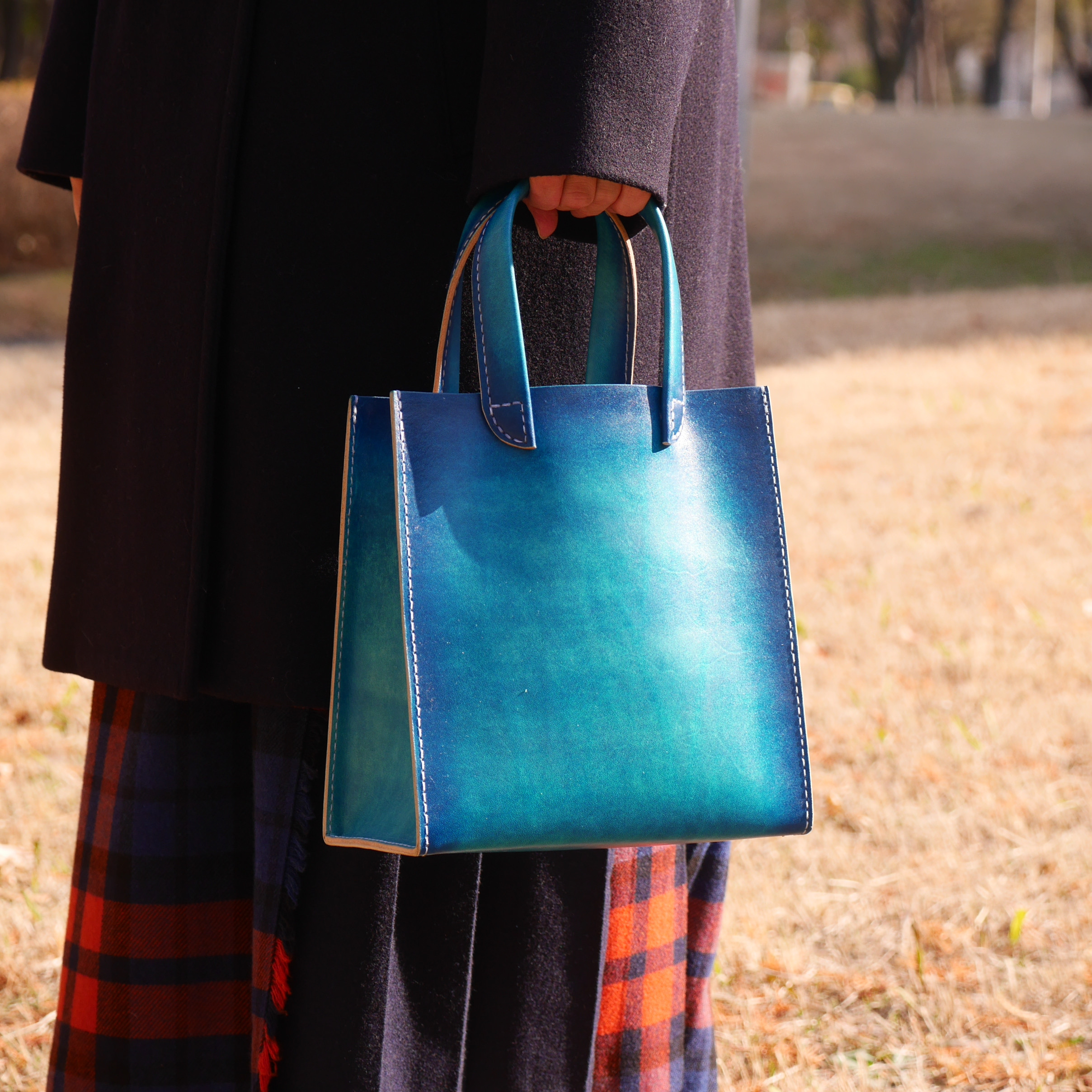 【2026年新作】レザーランチトートバッグ　ヌメ革　ブルー【海の色】