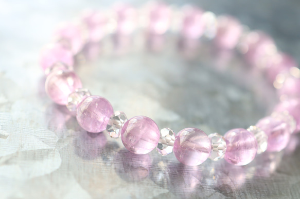 ピンククンザイト ピンククンザイト クンツァイトとは？9月の新誕生石の石言葉や色・効果