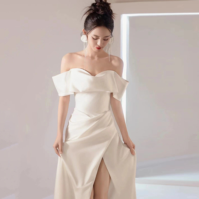 ウェディングドレス 白 黒 サテン オフショルダー シンプル 花嫁 誕生日 披露宴 前撮り 二次会 お呼ばれ AK763