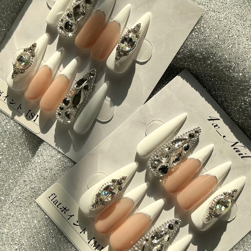 フラットチップ】白フレンチ×ストーン埋め尽くし ギャルネイル ロング