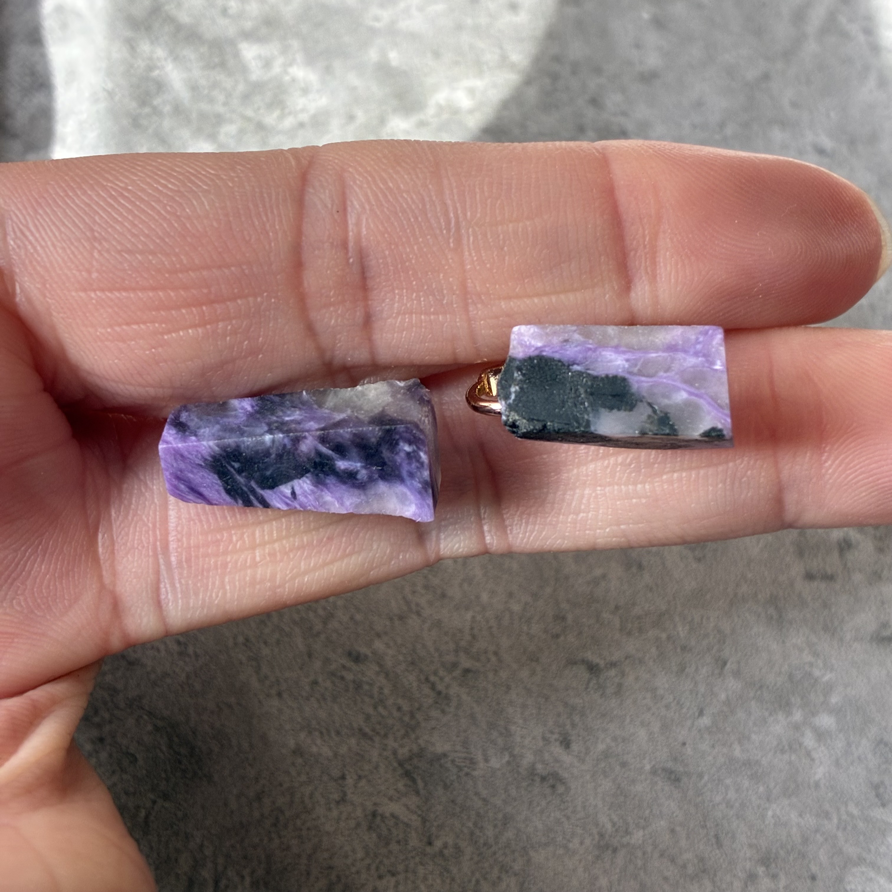 【一点もの】 チャロアイト 鉱物イヤリング 原石 天然石 ハンドメイド アクセサリー (No.2804)