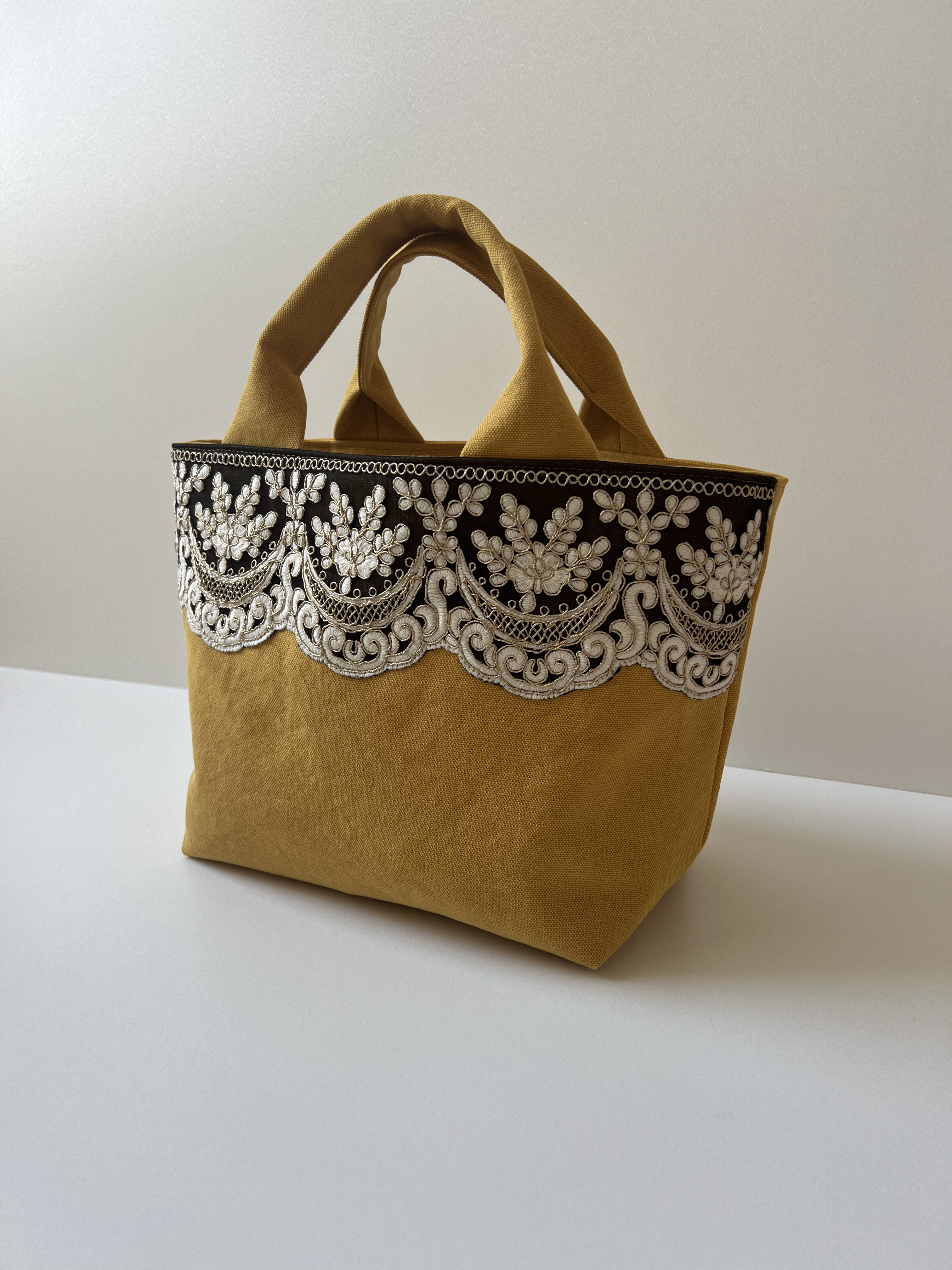 新色◇インド刺繍リボンとクッタリ帆布のトートバッグ◇ mustard×scallop