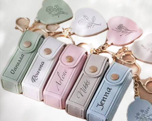 話題沸騰！リップケース 名入れオーダー／ハート鏡付きキーホルダー