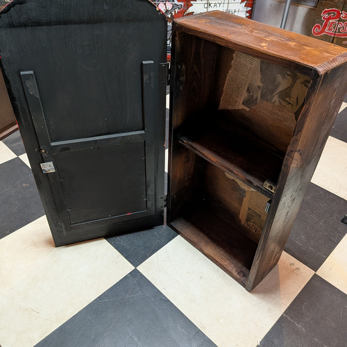 オールドアメリカン ミラーキャビネット ウォールシェルフ 鍵付き