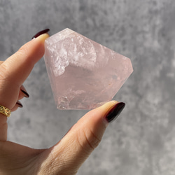 美しい蛍光鉱物【マダガスカル産 ペトロリアム in クォーツ】⑮（5.7g