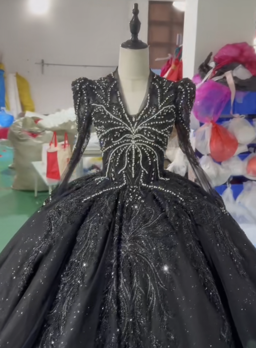大人気上昇ラメ入り　ブラック黒　スパコール付き　プリンセスライン　長袖　カラードレス　ダンスパーティー　かっこいいドレス