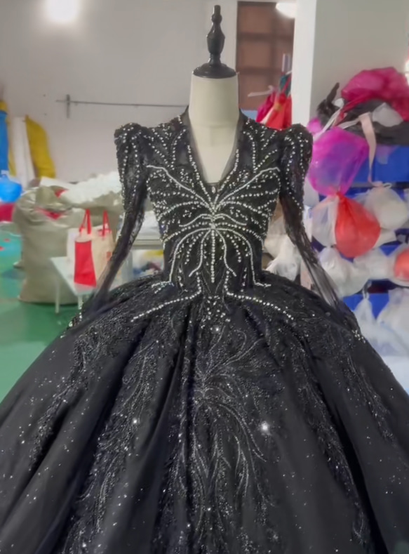 大人気上昇ラメ入り ブラック黒 スパコール付き プリンセスライン 長袖