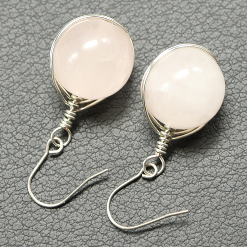 チタンフック】ワイヤーラッピングローズクォーツの華やかなピアス