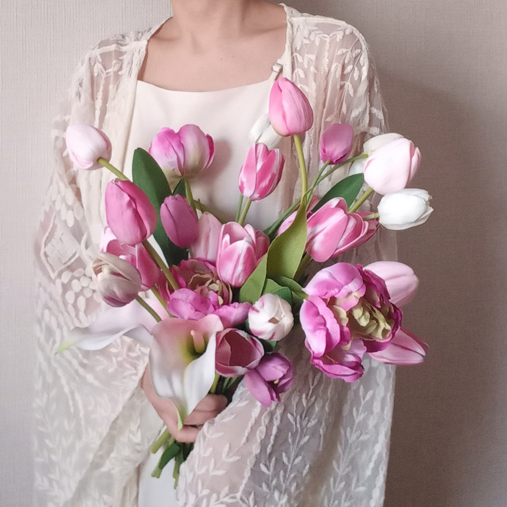 モーヴピンクとライトピンクのチューリップブーケ　ウェディングブーケ　アーティフィシャルフラワー　造花　結婚式