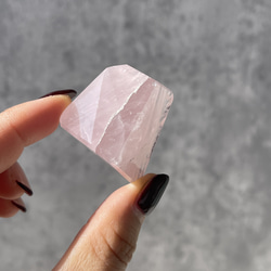 美しい蛍光鉱物【マダガスカル産 ペトロリアム in クォーツ】⑮（5.7g