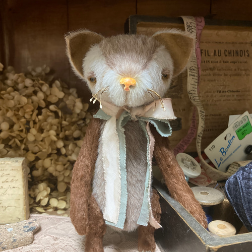 人気作家さんハンドメイド 帽子あんよネックレスアンティークレース布花ぬいぐるみ アンティーク風 ねこのハンドメイドぬいぐるみ｜ヴィンテージテイスト