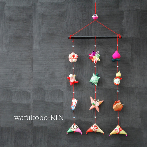 願いをつなぐ つるし雛(壁掛け) 正絹古布使用の一点物 ひな祭り