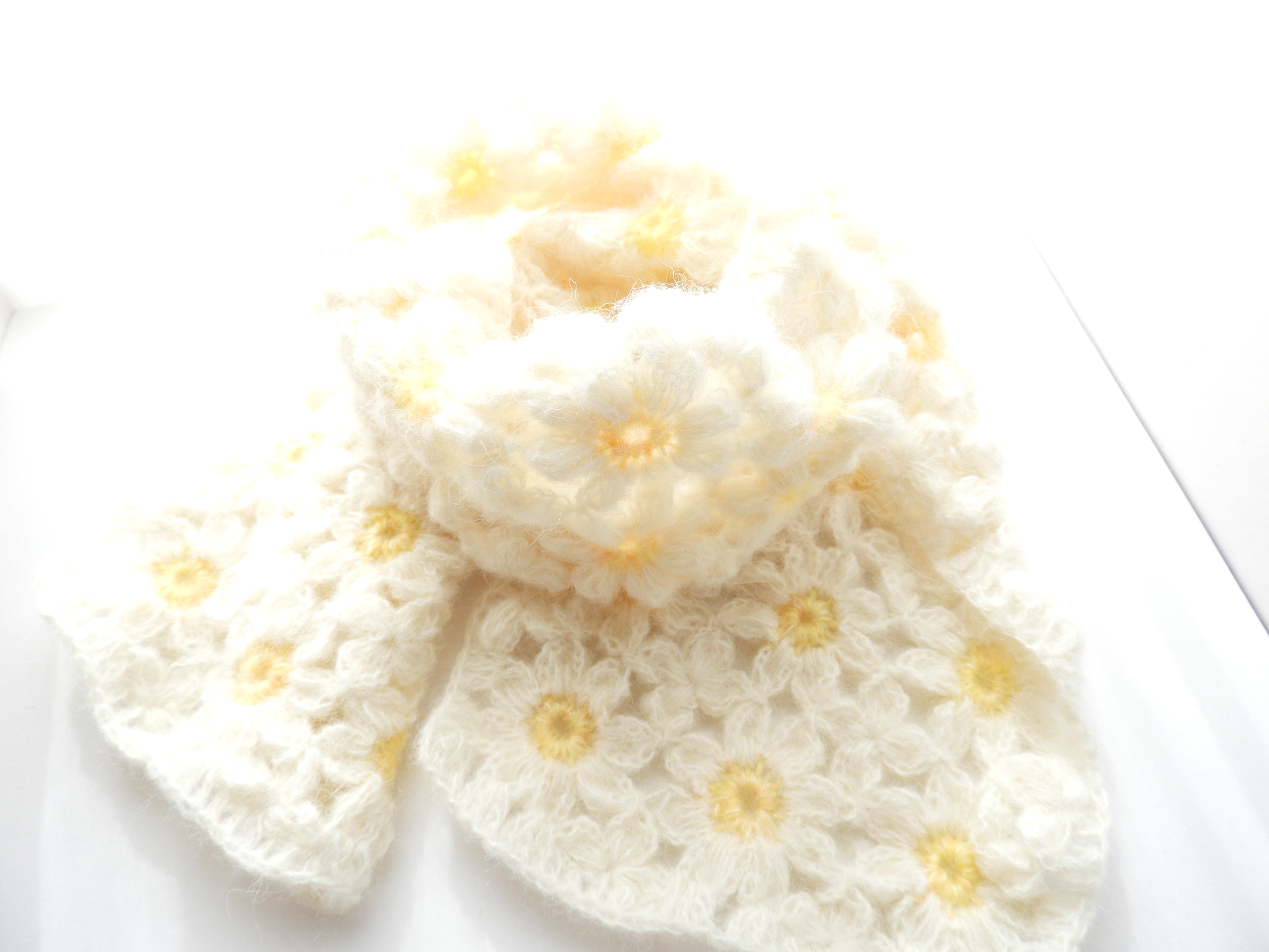 新作マフラーマーガレット大人可愛い 受注製作　お花モチーフ編み（お花３列）ちくちくしないアルパカ75%