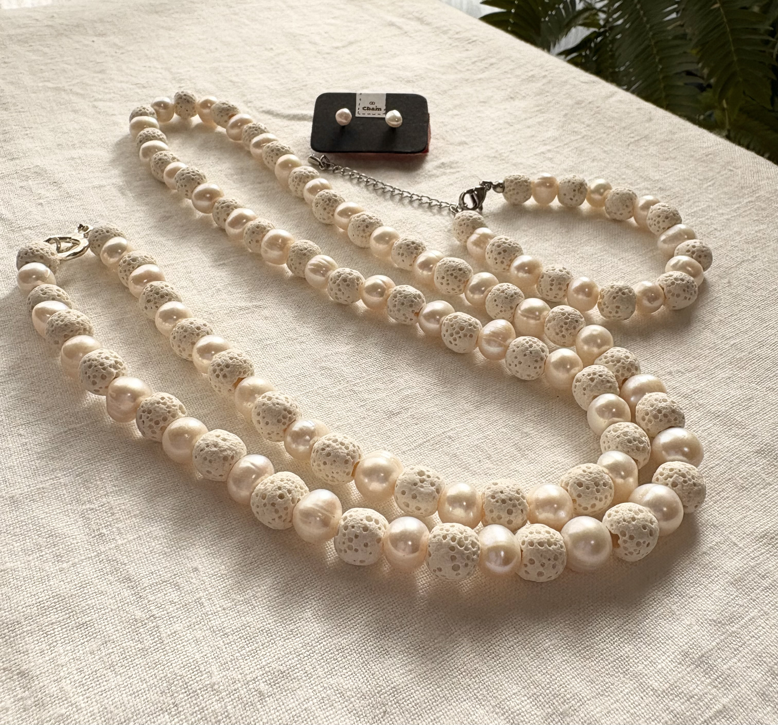 ラバストーンとバロック淡水パールの3点セット