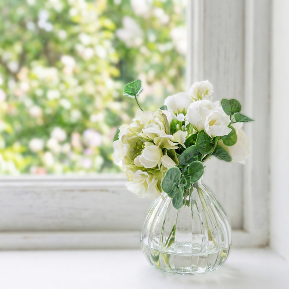 枯れない花】スカビオサと白薔薇のフラワーアレンジ White &Green