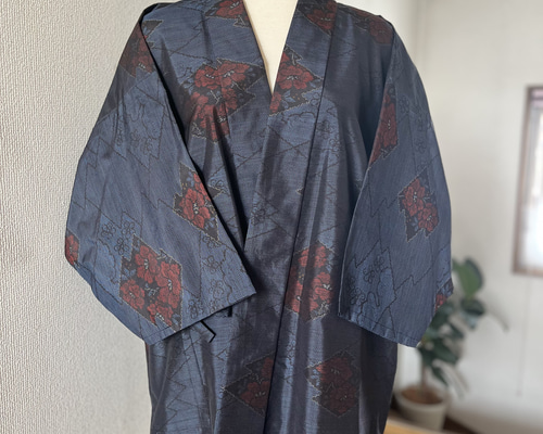 作務衣（上衣） 本場大島紬 アッコー様♡大島紬　着物リメイク　作務衣　現品のみ　和のお洒落上絹素材 着物リメイク 割烹着 シルク 赤華織り出し 着物・浴衣