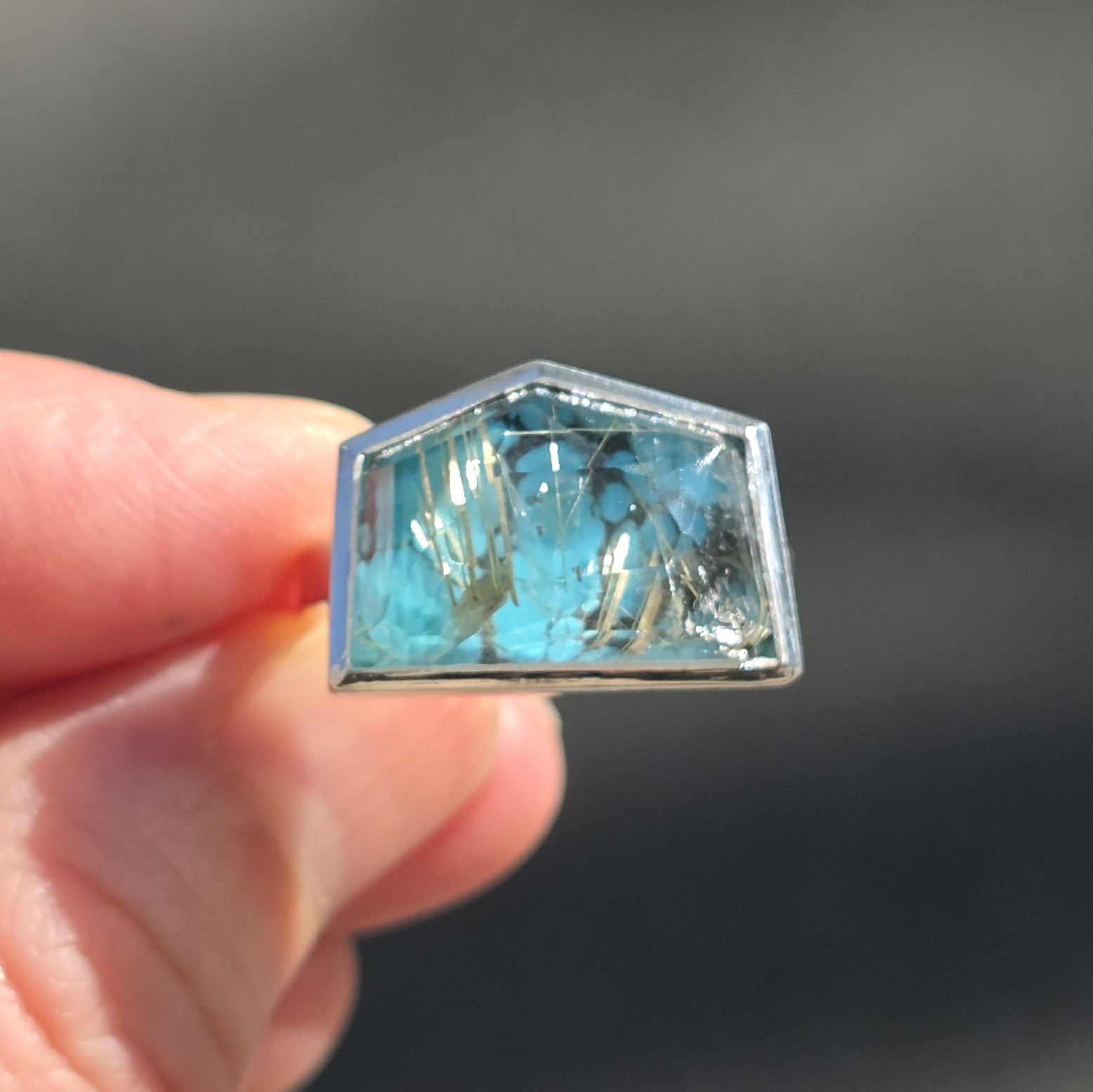 ルチルクォーツ　×　ターコイズ　勲章　青黒金　伏せこみ留　シルバーSV925リング