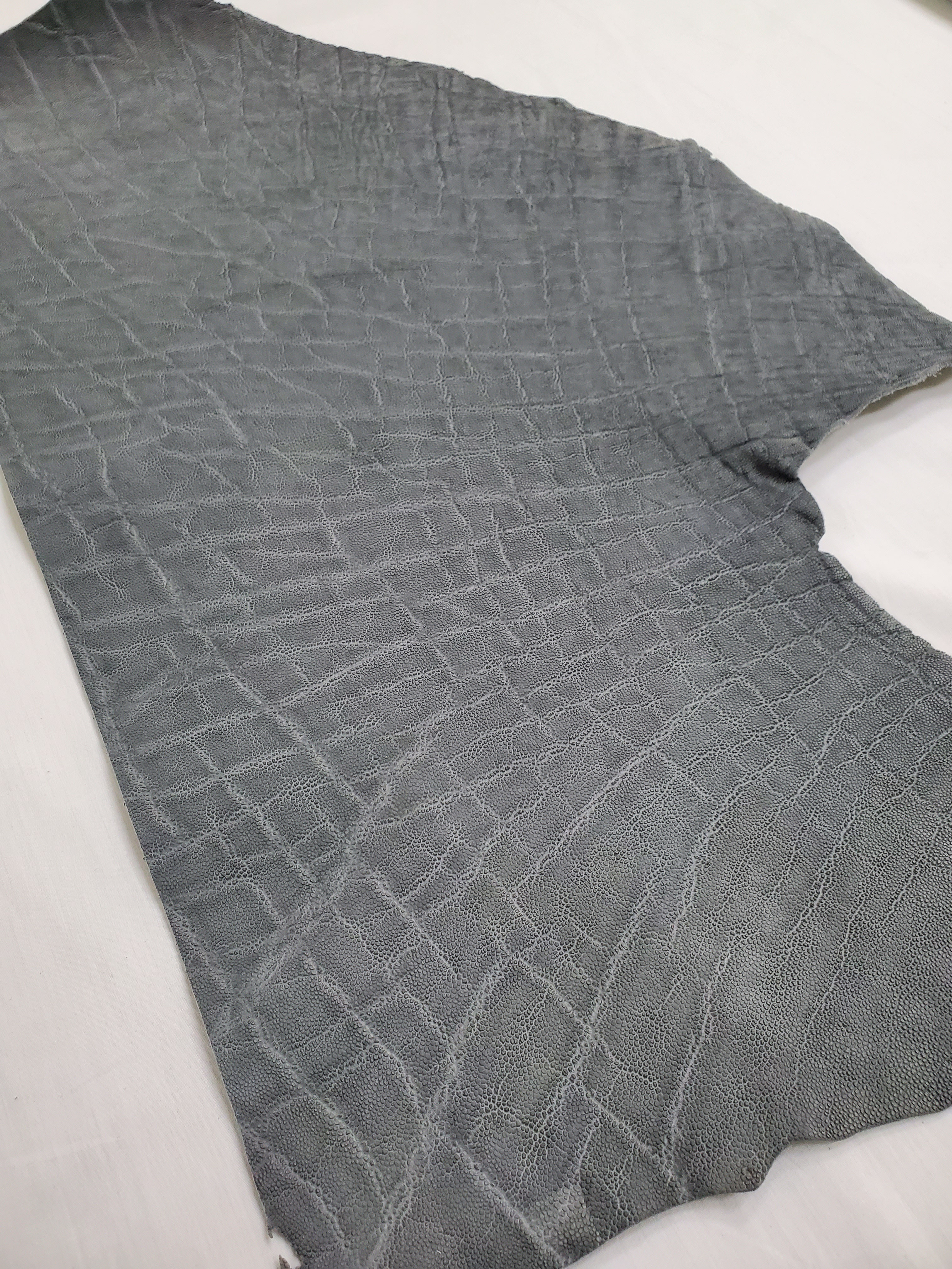 エレファントレザー　ゾウ革　グレー