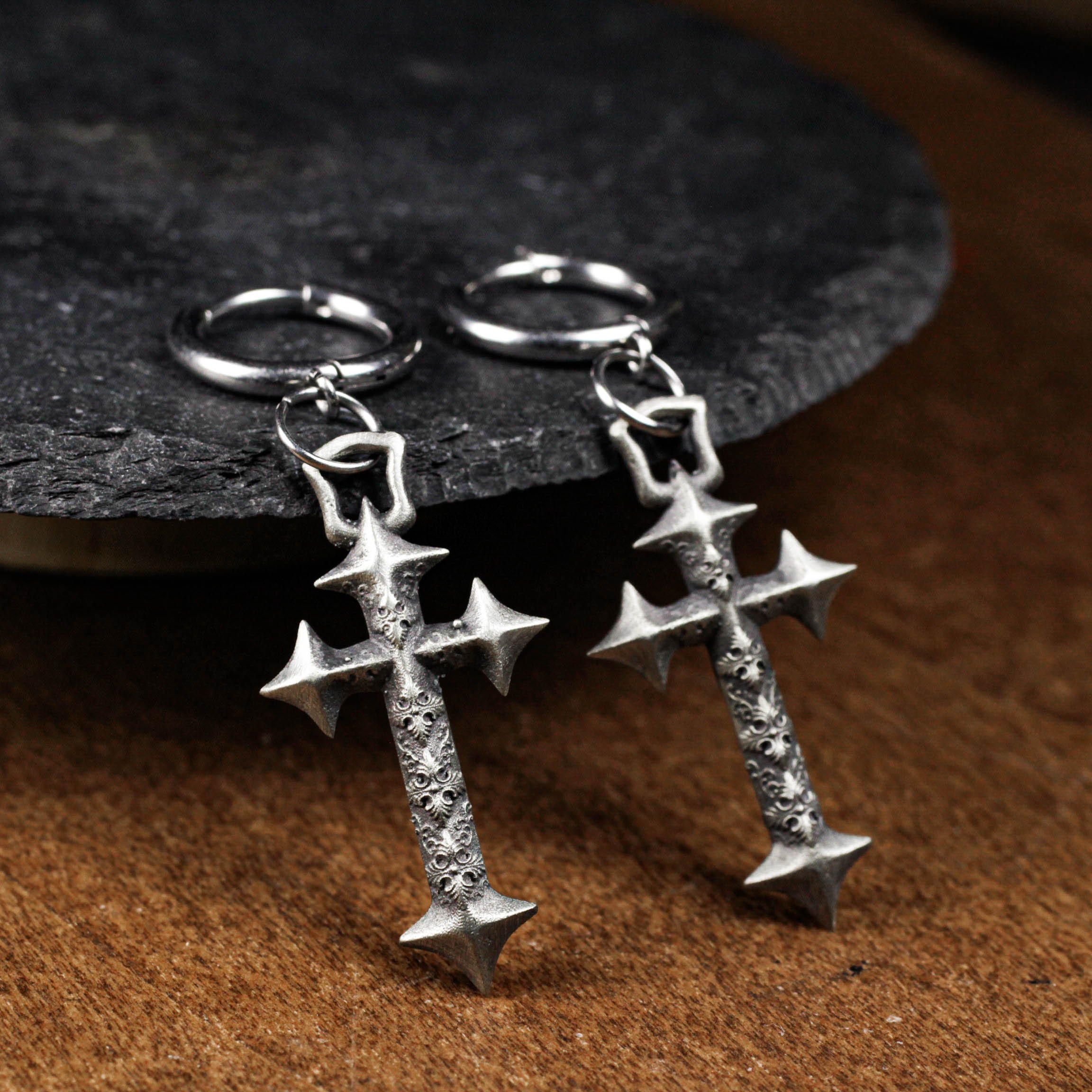 スパイククロスイヤリング：ハンドメイド925シルバーゴシックパンクジュエリー