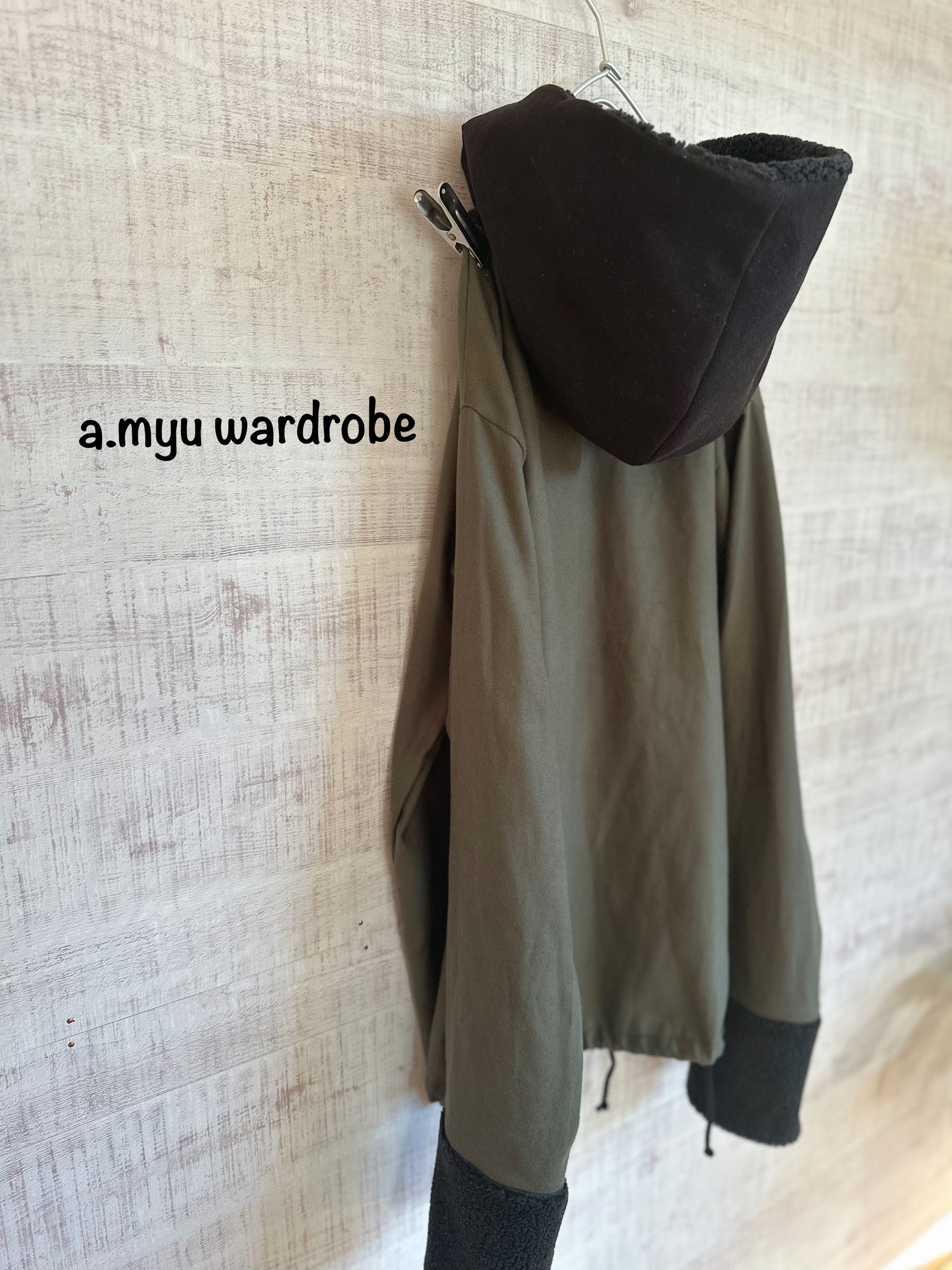 a.myu 大人気の定番パーカーカーキと黒