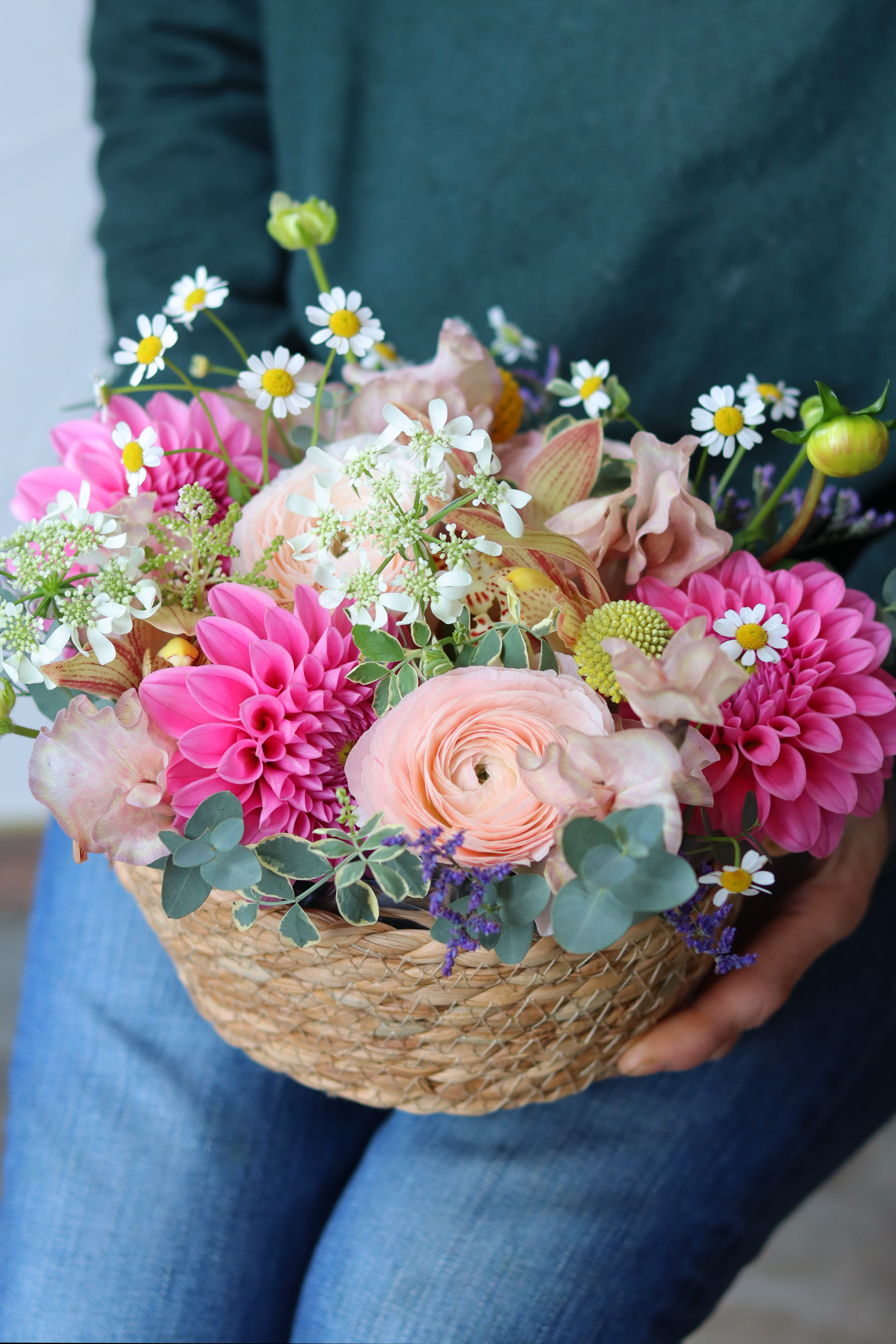 籠　フラワーアレンジメント