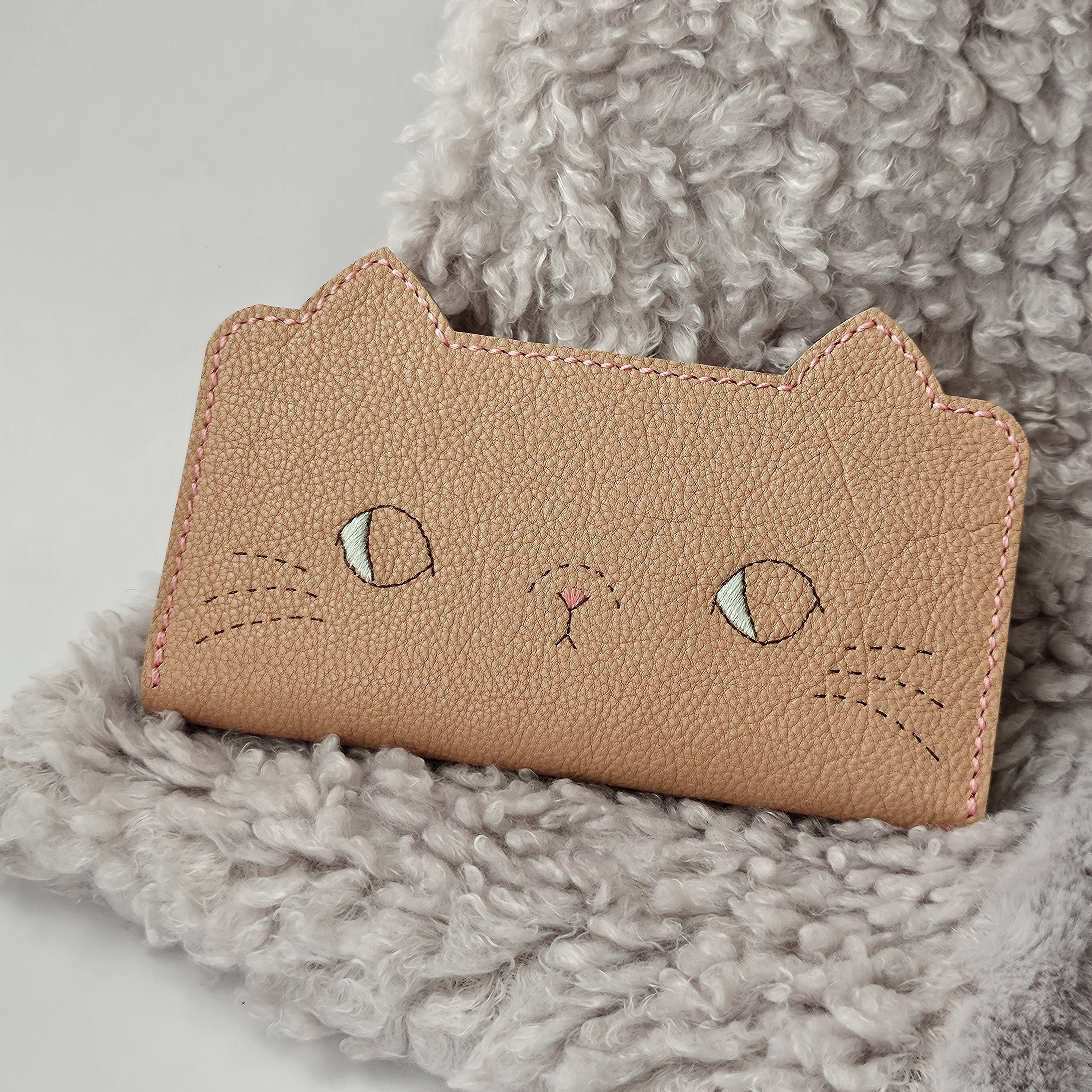 【受注制作】ねこのお顔　手帳型スマホケース ベージュピンク　ダコタレザー  全機種対応 5,180円