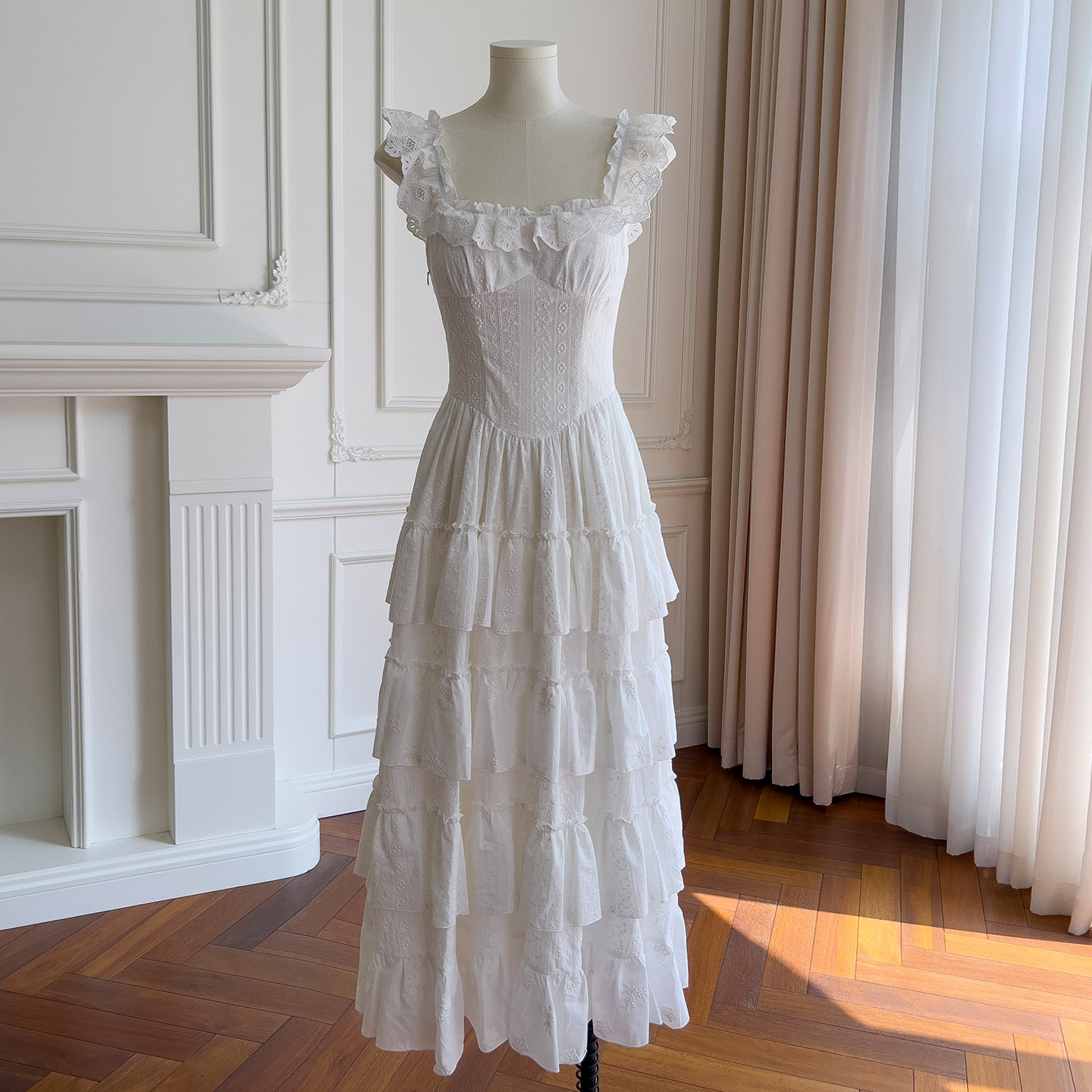 白 刺繡 フリル ウェディングドレス パーティー シンプル 可愛い 上品 ロングドレス 韓国風 二次会 69227