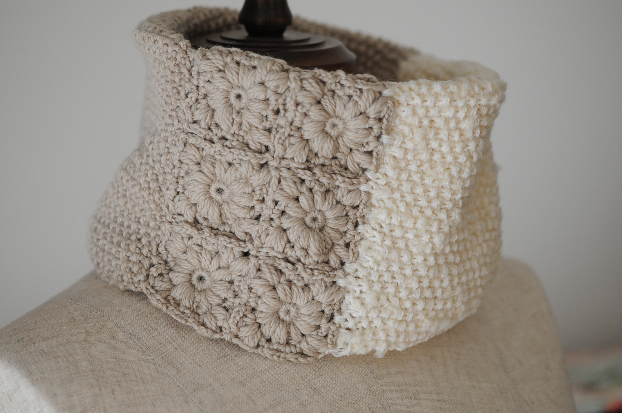 お花モチーフスヌード　ベージュ