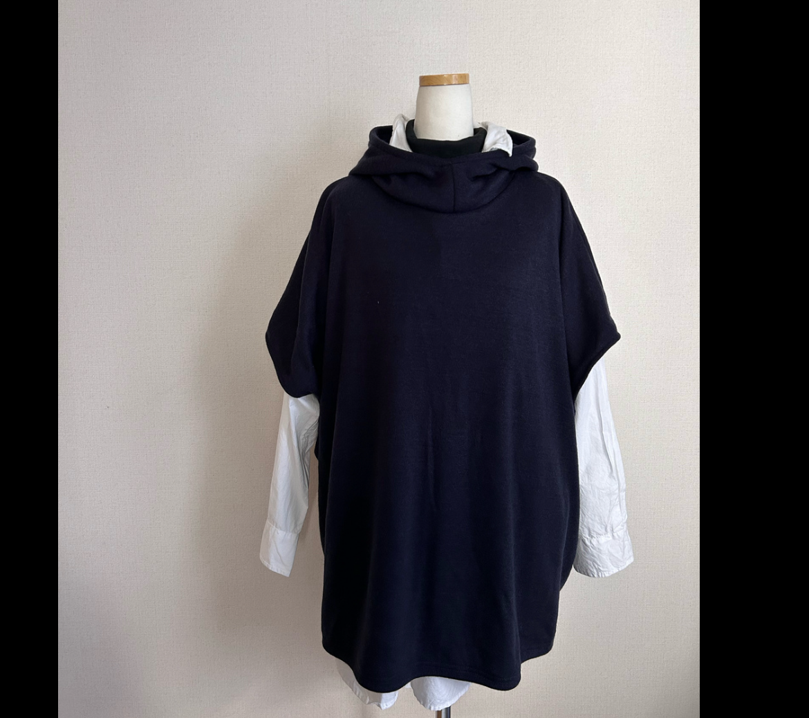 春秋冬やわらか濃紺ニットフード付きポンチョ