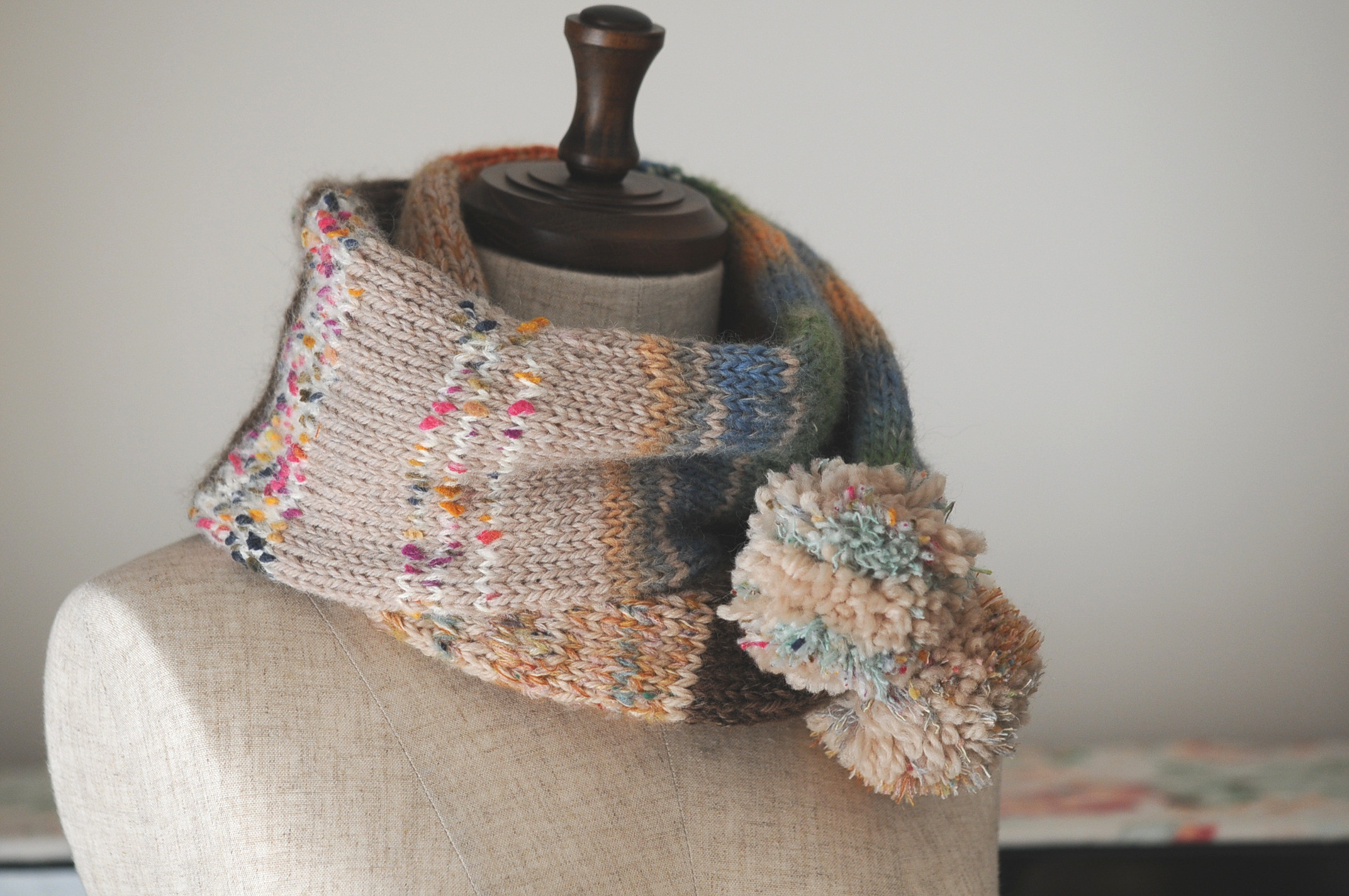 染め糸のつなぐマフラー　ショートサイズ