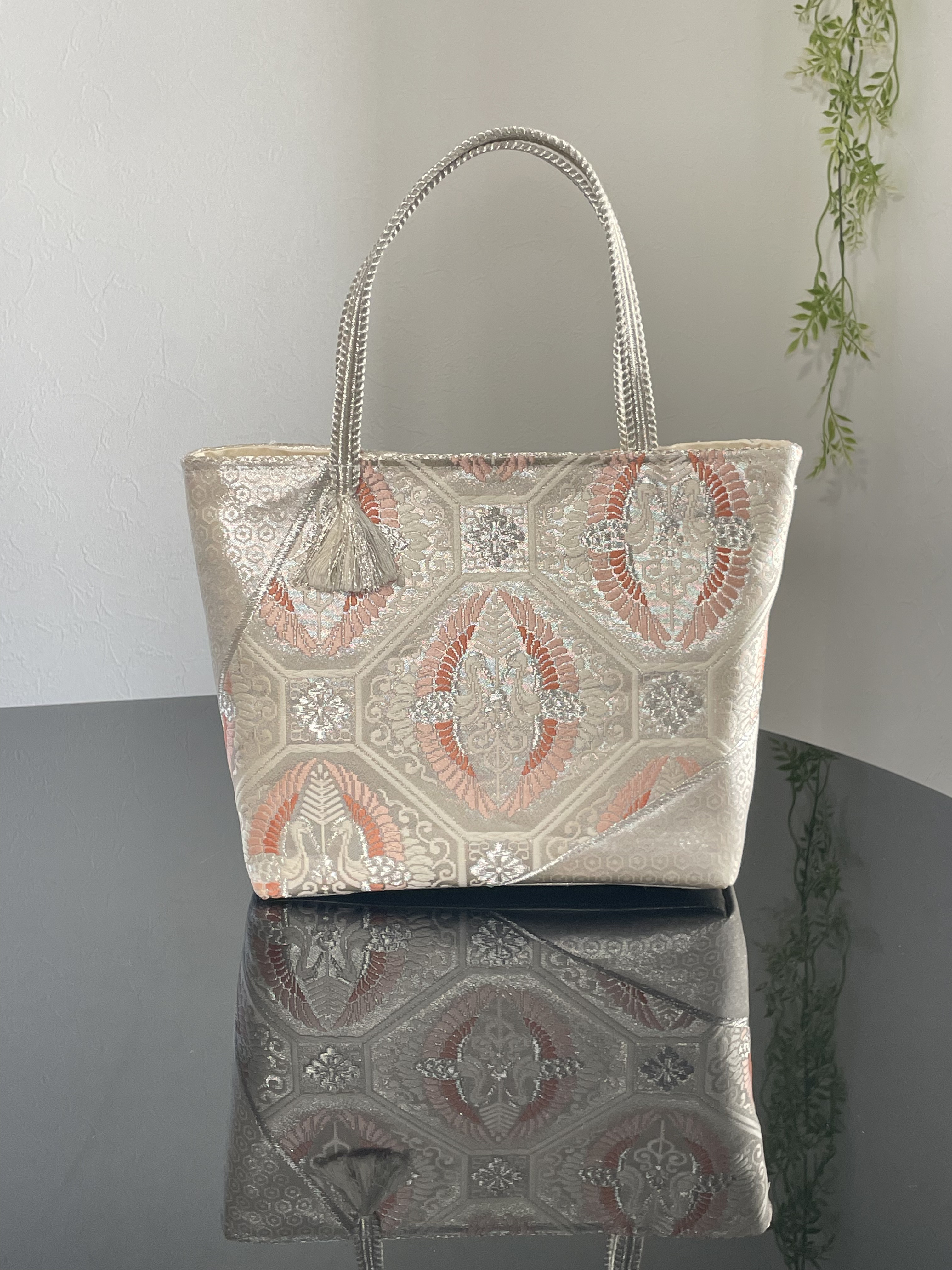 帯リメイクバッグ　ピンクの向鶴　Mサイズ　和装バッグ　帯バッグ