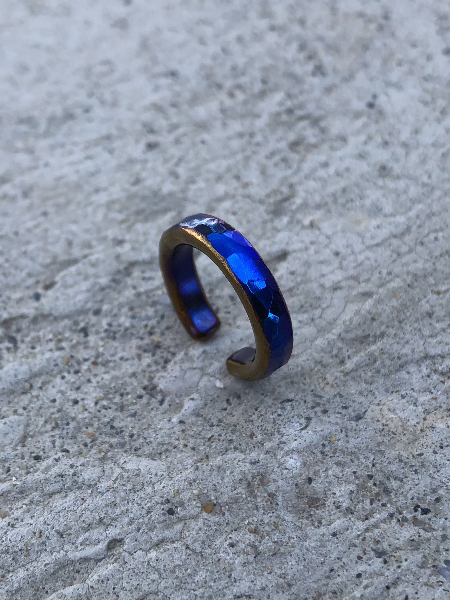 titanium ear cuff “royal “ 王家の耳飾り 純チタン製イヤーカフ 7,031円