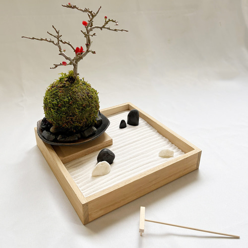 縮景を楽しむ。枯山水 玉砂利 小サイズ + 紅長寿梅苔玉・器セット