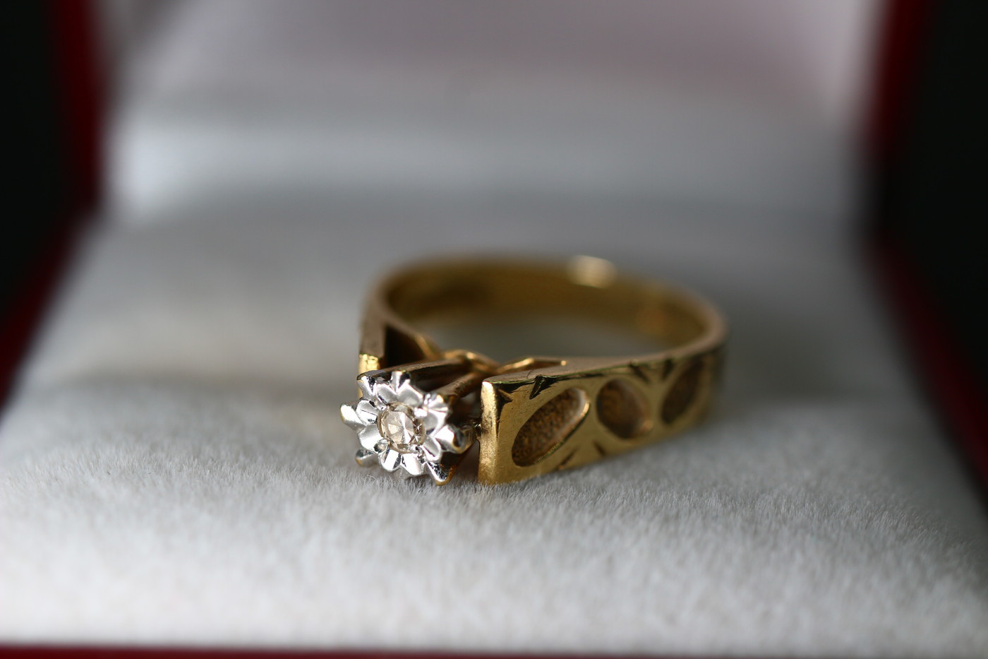 英国 イギリス 1979年 ビンテージ ゴールド リング 指輪 天然 ダイアモンド 純金率 375 鑑定書付 J204