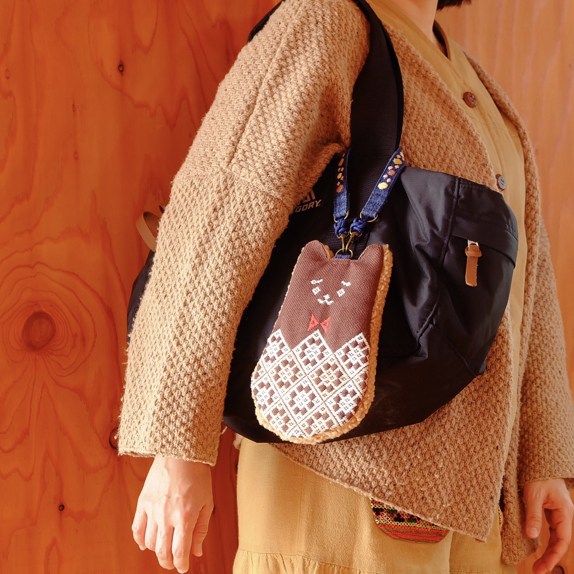 こぎん刺し熊さんのスマホポーチ【刺繍☺︎刺し子】クマ⌘ ひとめぼれ新作2026⌘受注製作⌘