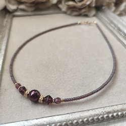 ボルドー色パールと紫色チェコビーズのチョーカーネックレス 5枚目の画像