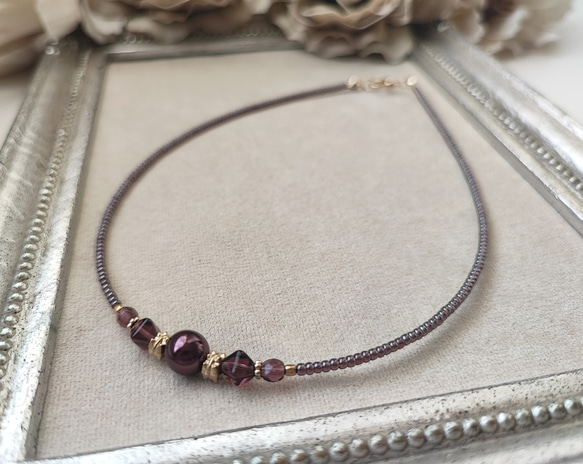 ボルドー色パールと紫色チェコビーズのチョーカーネックレス 5枚目の画像