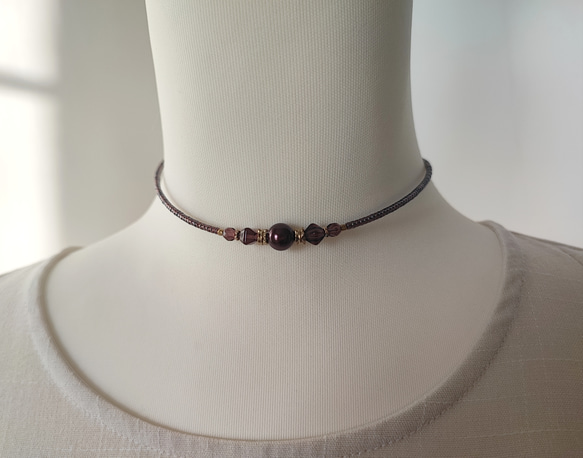 ボルドー色パールと紫色チェコビーズのチョーカーネックレス 7枚目の画像