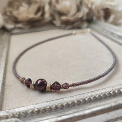 ボルドー色パールと紫色チェコビーズのチョーカーネックレス 9枚目の画像