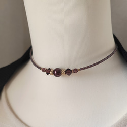 ボルドー色パールと紫色チェコビーズのチョーカーネックレス 6枚目の画像