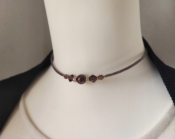 ボルドー色パールと紫色チェコビーズのチョーカーネックレス 6枚目の画像