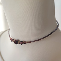 ボルドー色パールと紫色チェコビーズのチョーカーネックレス 3枚目の画像