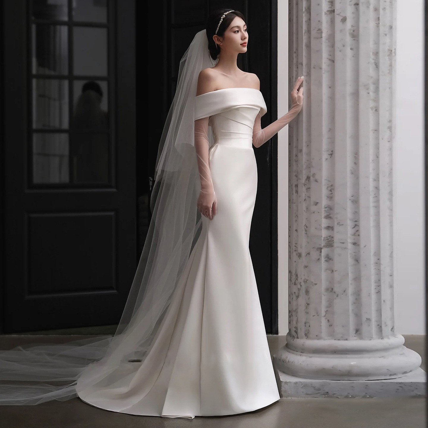 高級感 白 ウェディングドレス サテン オフショルダー 裾引き シンプル 結婚式 花嫁 誕生日 前撮り HL1276