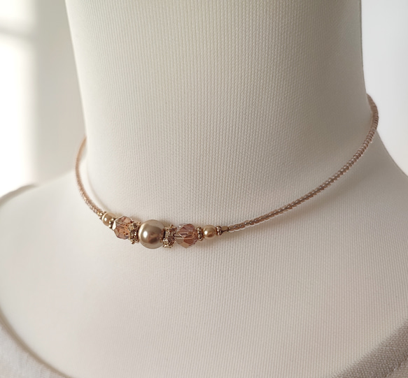 シャンパン色パールとチェコビーズのチョーカーネックレス 8枚目の画像